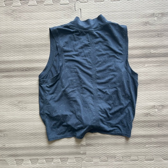 Lululemon Time to Restore Mock Neck Tank Size 2 in Iron Blue / White - Picture 2 of 4